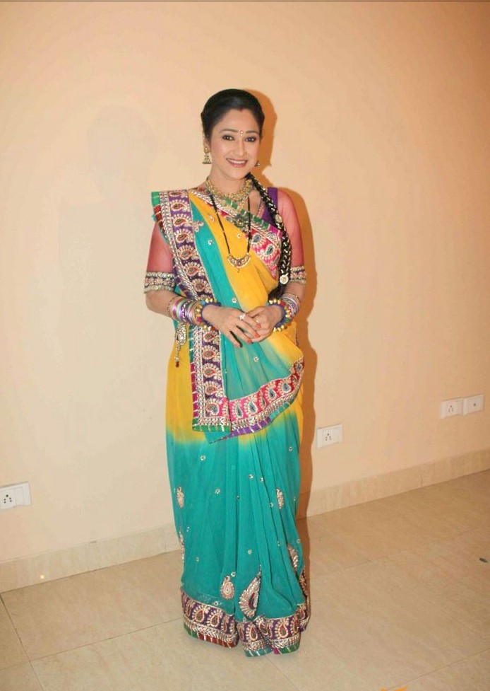 disha-vakani-gujrati-saree.jpg